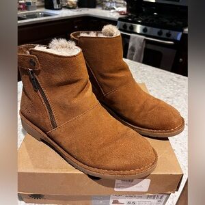 UGG Used Boots size 8.5 kayel
